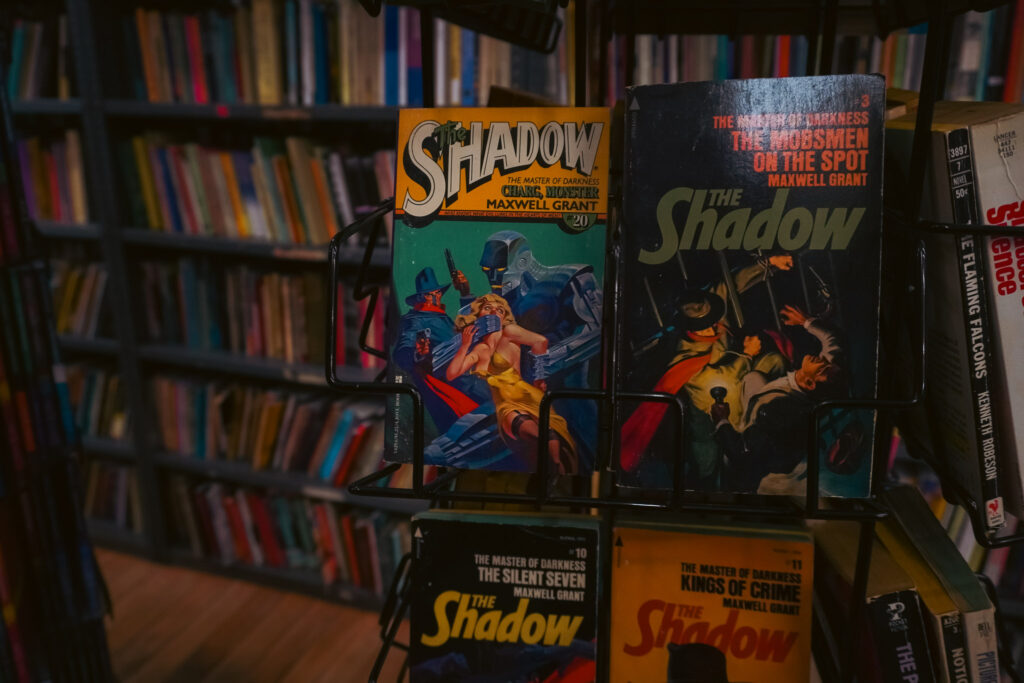 présentoire de livres Shadow bookstore librarie de New York